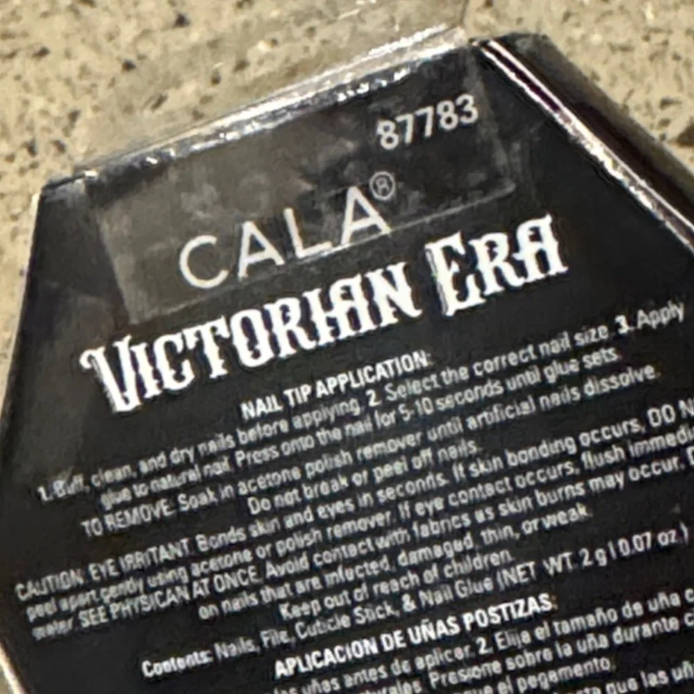 Cala Victorian Era Nail Set - Red and Black
